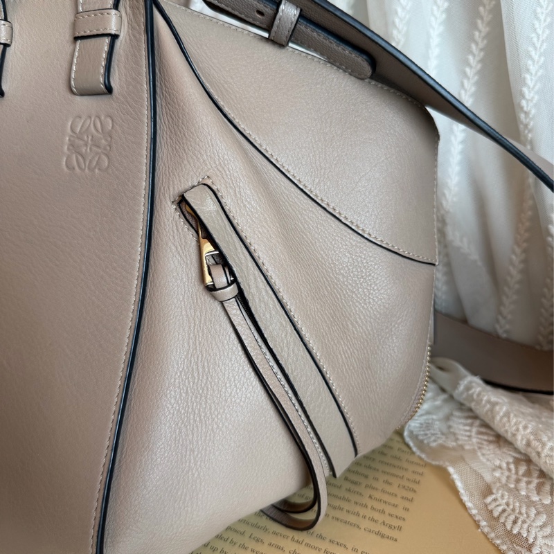 羅意威  吊床包 托特包 手提包 通勤包 腋下包 斜背包 灰色皮革 灰色皮革 大象灰 側背包 斜挎包 斜背包 褶皺鏈條包 Loewe Hammock grey leather bag / shoulder bag handbag crossbody bag-15