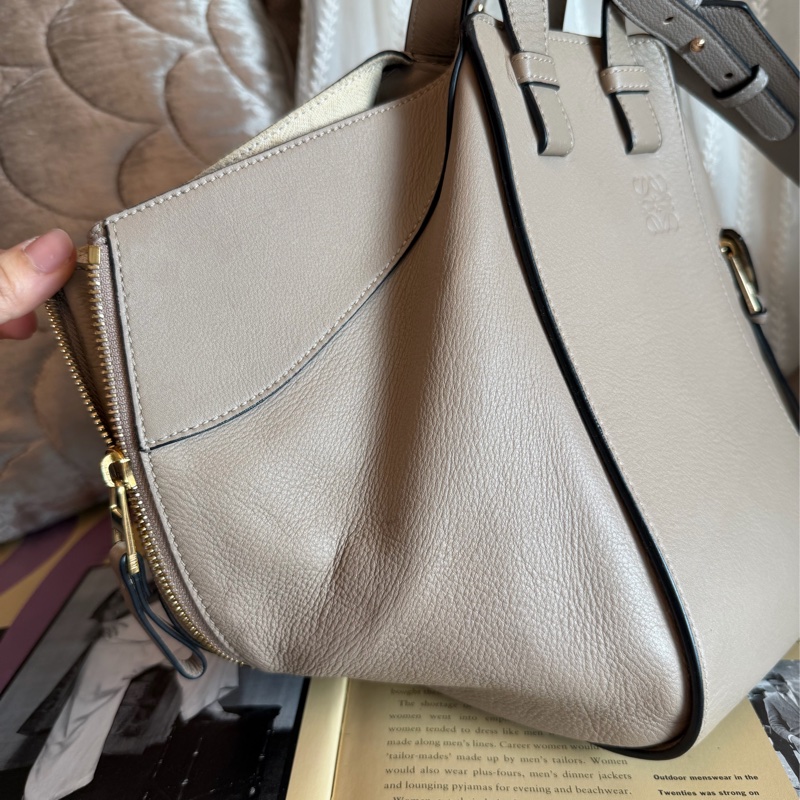 羅意威  吊床包 托特包 手提包 通勤包 腋下包 斜背包 灰色皮革 灰色皮革 大象灰 側背包 斜挎包 斜背包 褶皺鏈條包 Loewe Hammock grey leather bag / shoulder bag handbag crossbody bag-22