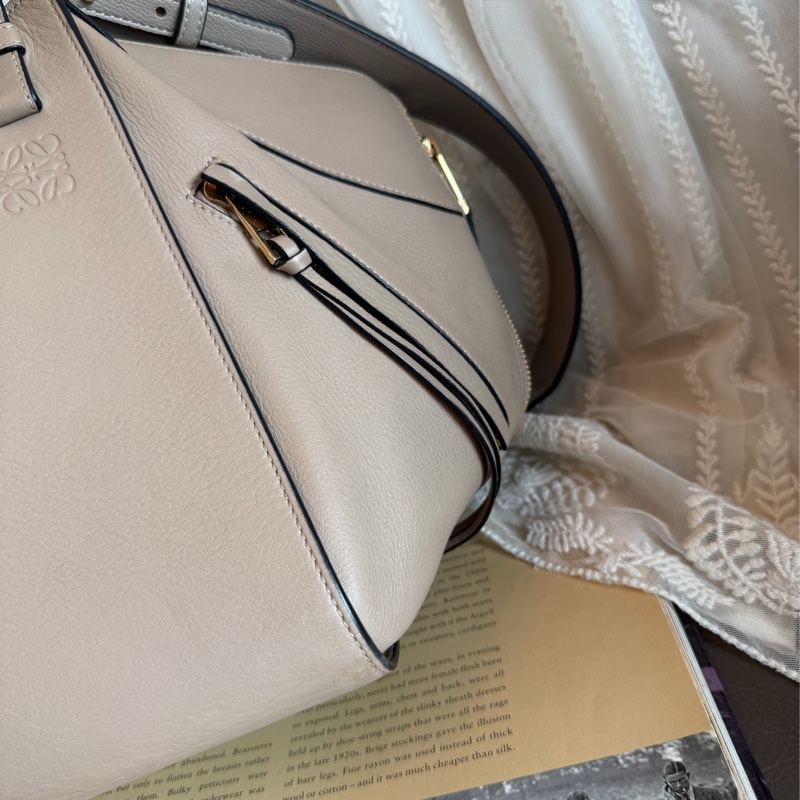 羅意威  吊床包 托特包 手提包 通勤包 腋下包 斜背包 灰色皮革 灰色皮革 大象灰 側背包 斜挎包 斜背包 褶皺鏈條包 Loewe Hammock grey leather bag / shoulder bag handbag crossbody bag-25