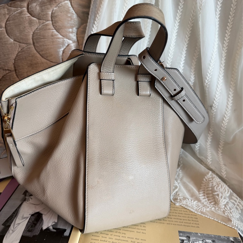 羅意威  吊床包 托特包 手提包 通勤包 腋下包 斜背包 灰色皮革 灰色皮革 大象灰 側背包 斜挎包 斜背包 褶皺鏈條包 Loewe Hammock grey leather bag / shoulder bag handbag crossbody bag-35