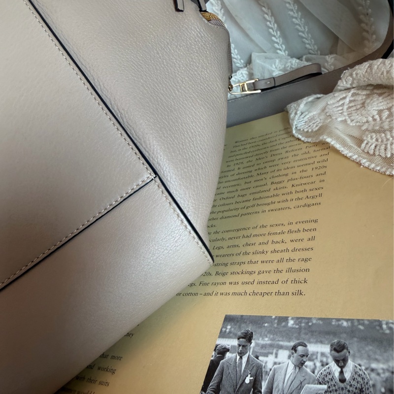 羅意威  吊床包 托特包 手提包 通勤包 腋下包 斜背包 灰色皮革 灰色皮革 大象灰 側背包 斜挎包 斜背包 褶皺鏈條包 Loewe Hammock grey leather bag / shoulder bag handbag crossbody bag-37