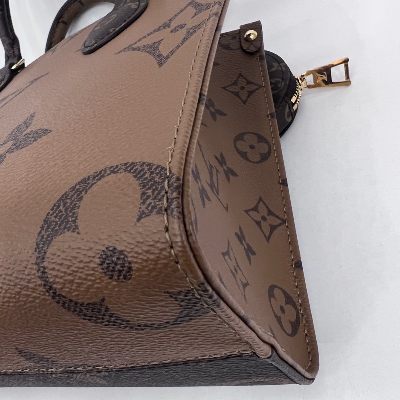 LV雙色原花金釦OnTheGo Pm 手提斜背托特包-8