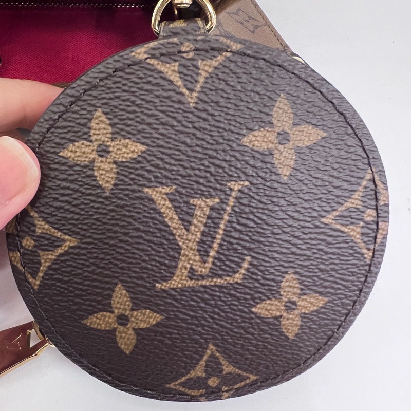 LV雙色原花金釦OnTheGo Pm 手提斜背托特包-13