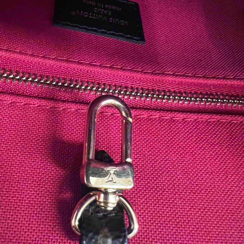 LV雙色原花金釦OnTheGo Pm 手提斜背托特包-19