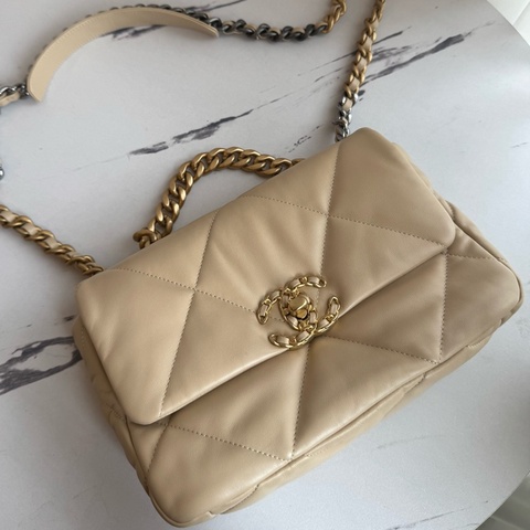 Chanel 奶茶色19金釦26