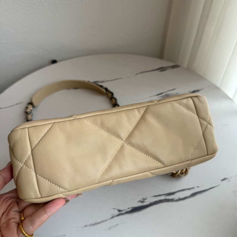 Chanel 奶茶色19金釦26-5