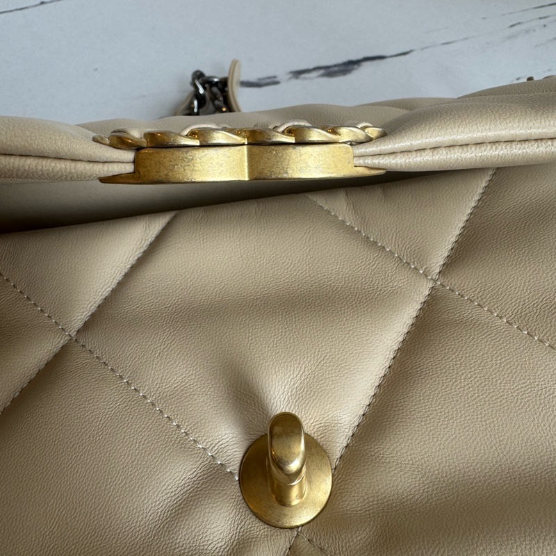 Chanel 奶茶色19金釦26-13
