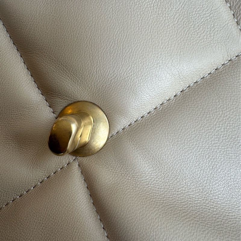 Chanel 奶茶色19金釦26-17