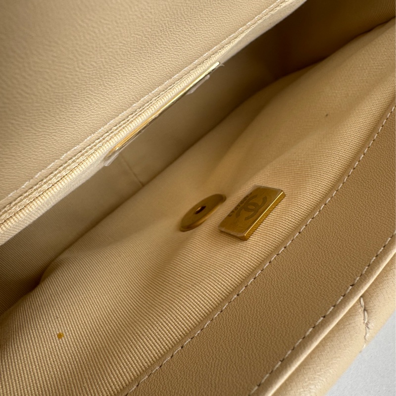 Chanel 奶茶色19金釦26-19