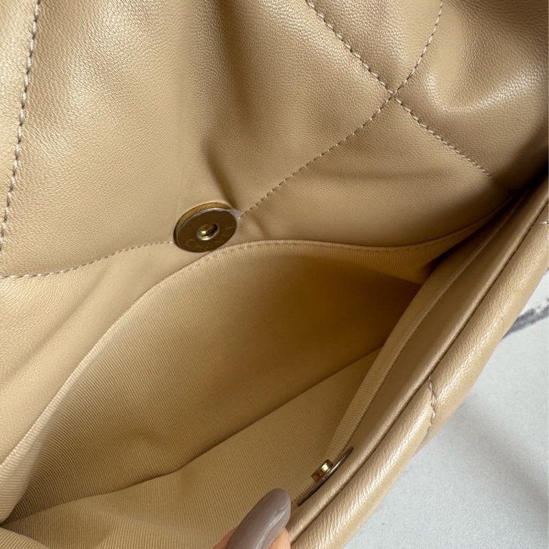 Chanel 奶茶色19金釦26-26