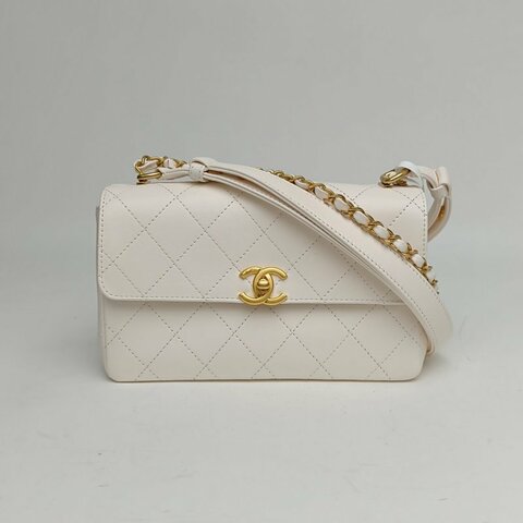 CHANEL 26S口蓋包固定雙肩帶白色羊皮晶片金扣肩背包