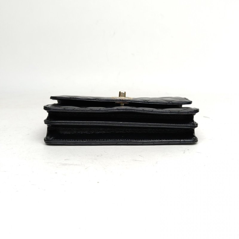 CHANEL 24P手柄CFWOC黑色牛皮鐳射標金扣珍珠肩背包-4