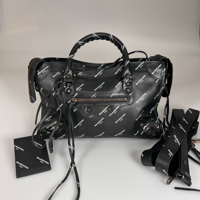 BALENCIAGA 431621 黑皮革滿版LOGO機車包-1