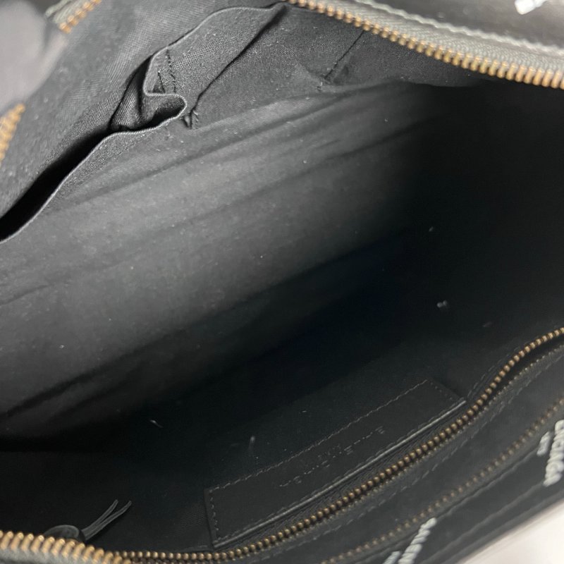 BALENCIAGA 431621 黑皮革滿版LOGO機車包-4