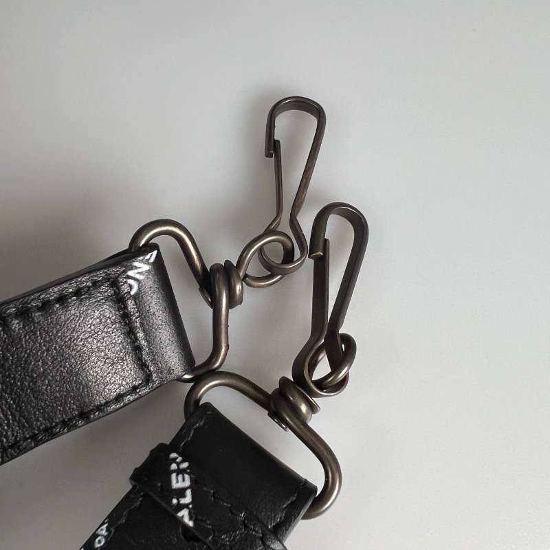 BALENCIAGA 431621 黑皮革滿版LOGO機車包-6