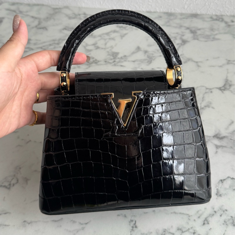 LV 黑鱷魚壓紋mini capucines手提兩用包-1