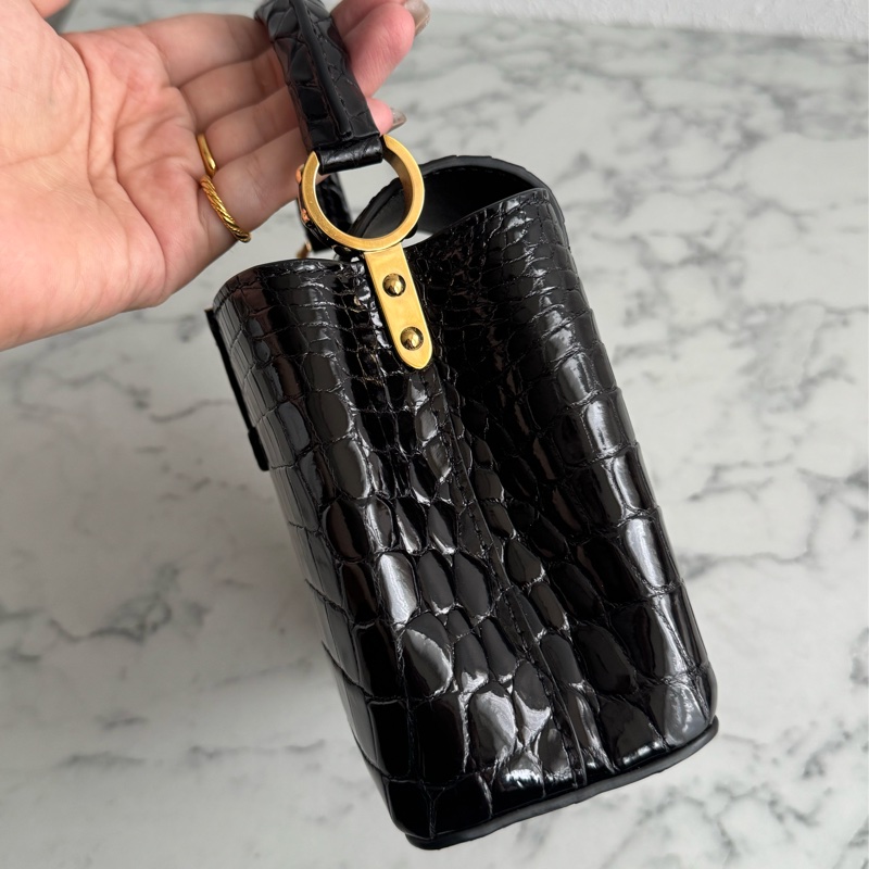 LV 黑鱷魚壓紋mini capucines手提兩用包-3