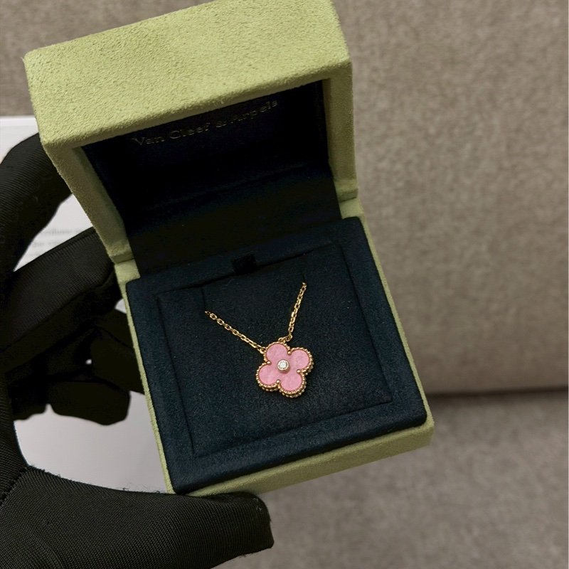 VCA粉色聖誕限量項鍊-1