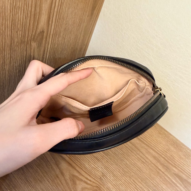 Gucci Marmont黑金牛皮腰包-6