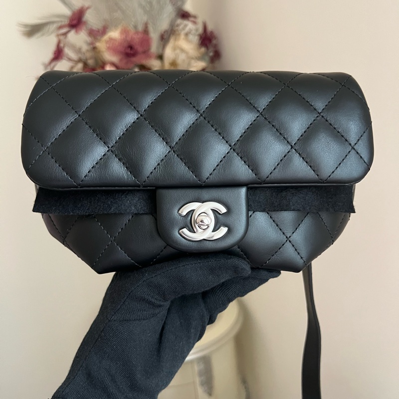 香奈兒菱格紋黑色牛皮腰包胸口員工包芯片款99新-1