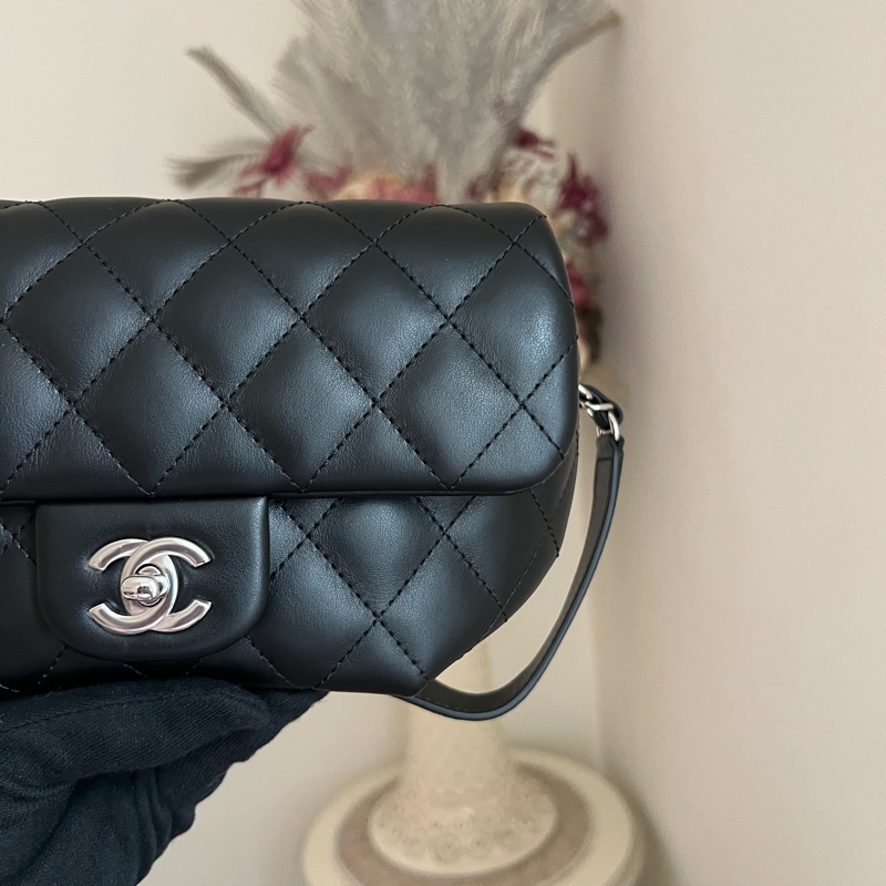 香奈兒菱格紋黑色牛皮腰包胸口員工包芯片款99新-4