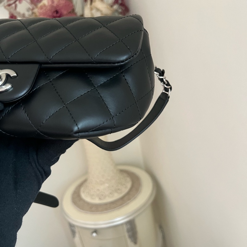 香奈兒菱格紋黑色牛皮腰包胸口員工包芯片款99新-11