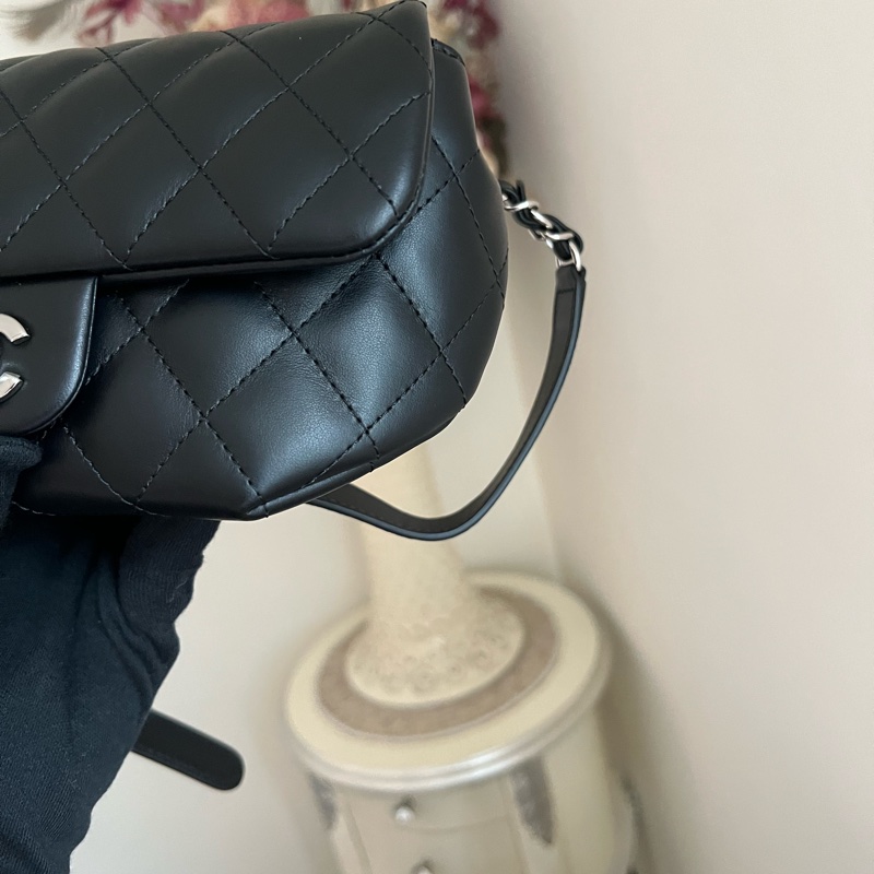 香奈兒菱格紋黑色牛皮腰包胸口員工包芯片款99新-12