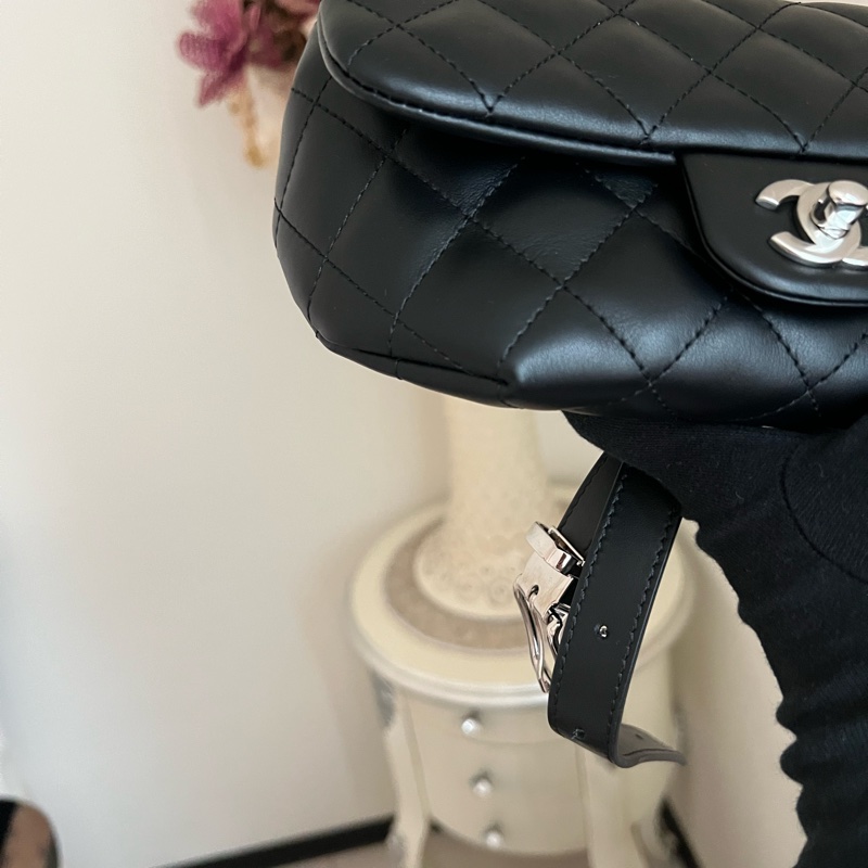 香奈兒菱格紋黑色牛皮腰包胸口員工包芯片款99新-13