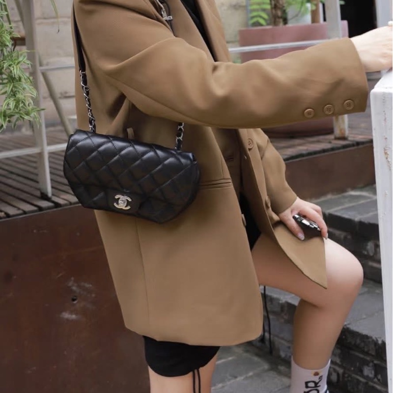 香奈兒菱格紋黑色牛皮腰包胸口員工包芯片款99新-21