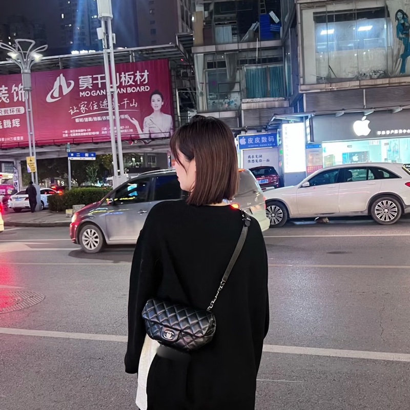 香奈兒菱格紋黑色牛皮腰包胸口員工包芯片款99新-23