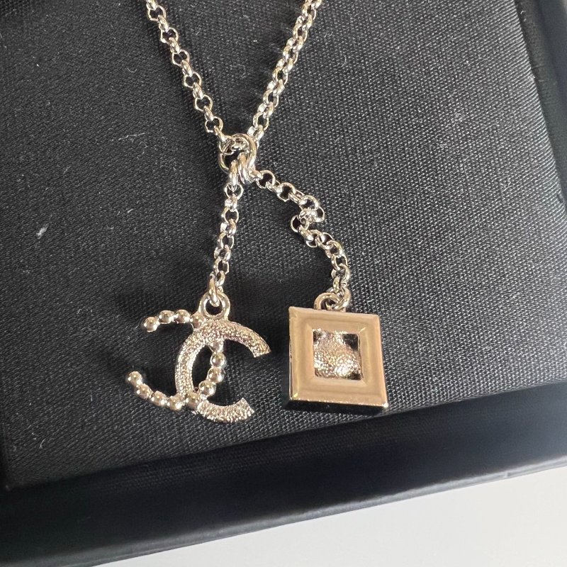 CHANEL B24/S 銀色方形水鑽項鍊-2
