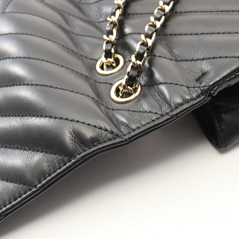 香奈兒 V 字縫線人字紋全翻蓋鏈條肩背包，黑色皮革，金色五金，二手-7