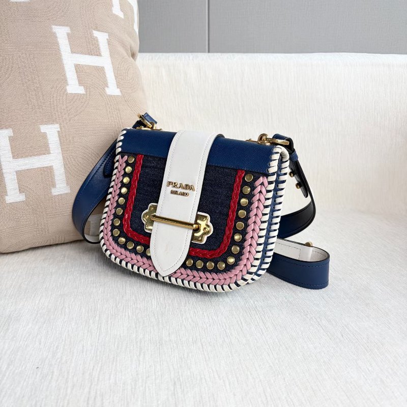 Prada 牛仔拼色小方包 20*16*5   98新配件塵袋-3