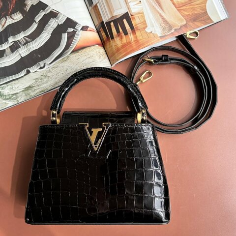 特殊皮革 超甜割愛::LOUIS VUITTON:: LV MINI CAPUCINES 黑色鱷魚皮金釦手提斜背兩用包