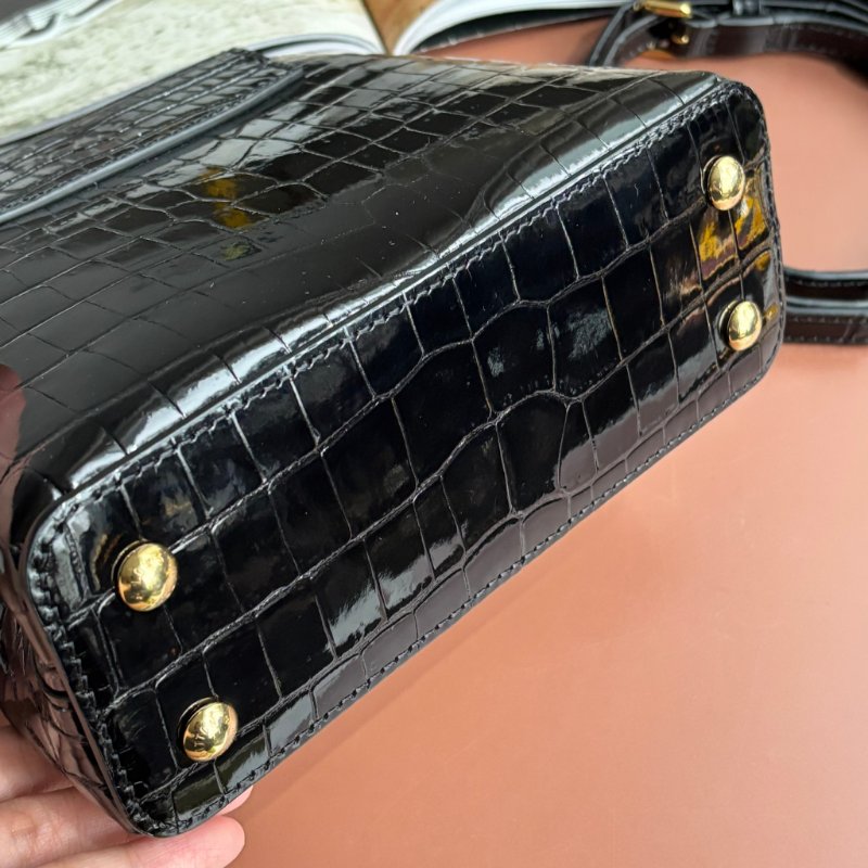 特殊皮革 超甜割愛::LOUIS VUITTON:: LV MINI CAPUCINES 黑色鱷魚皮金釦手提斜背兩用包-6