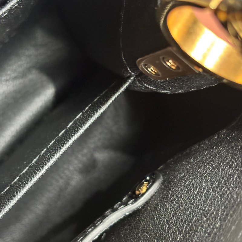 特殊皮革 超甜割愛::LOUIS VUITTON:: LV MINI CAPUCINES 黑色鱷魚皮金釦手提斜背兩用包-17