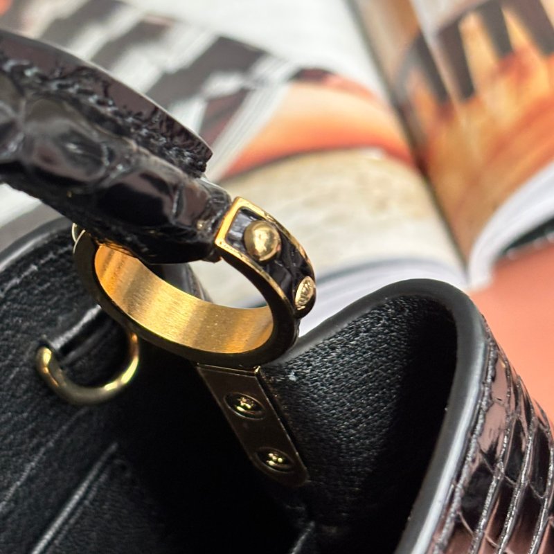 特殊皮革 超甜割愛::LOUIS VUITTON:: LV MINI CAPUCINES 黑色鱷魚皮金釦手提斜背兩用包-19