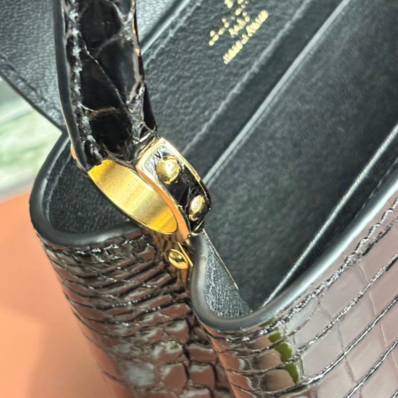 特殊皮革 超甜割愛::LOUIS VUITTON:: LV MINI CAPUCINES 黑色鱷魚皮金釦手提斜背兩用包-20