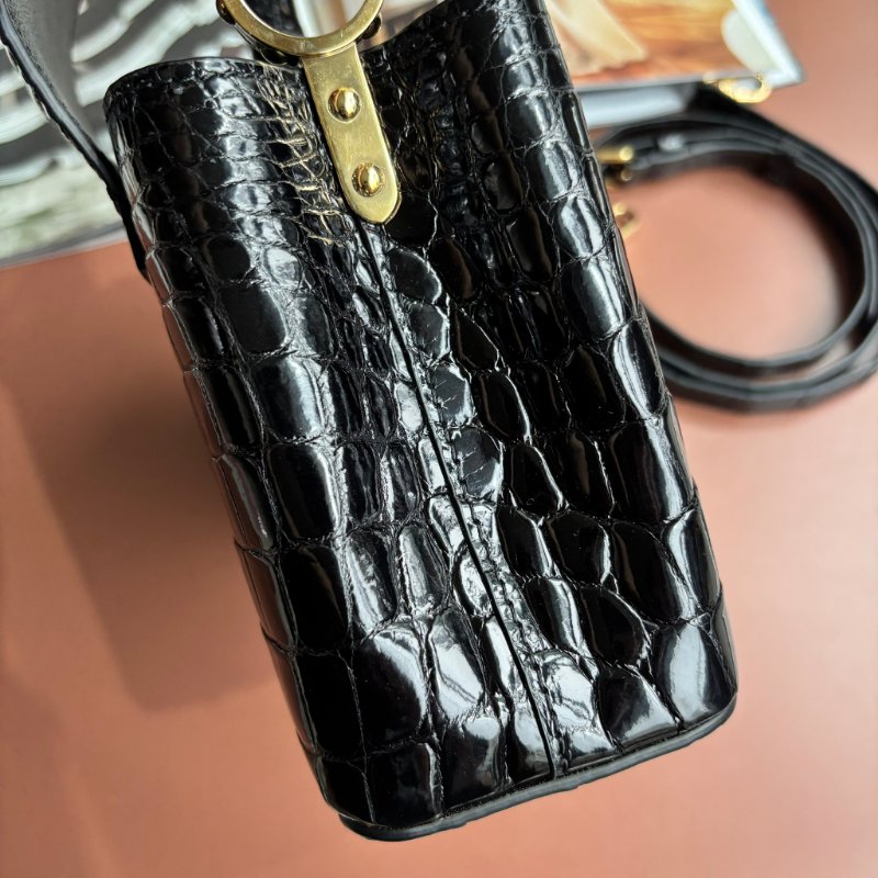 特殊皮革 超甜割愛::LOUIS VUITTON:: LV MINI CAPUCINES 黑色鱷魚皮金釦手提斜背兩用包-21