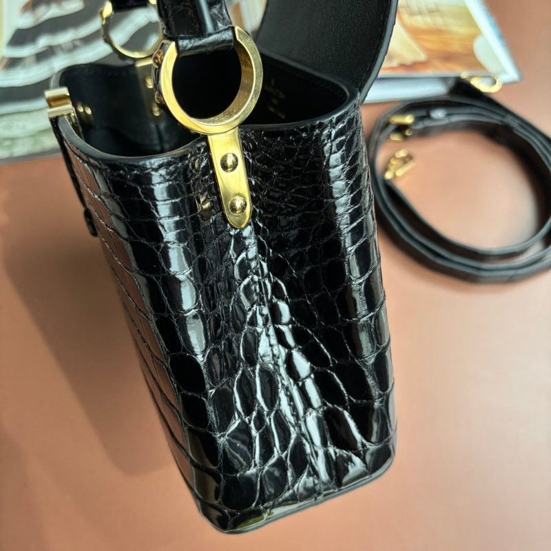 特殊皮革 超甜割愛::LOUIS VUITTON:: LV MINI CAPUCINES 黑色鱷魚皮金釦手提斜背兩用包-22