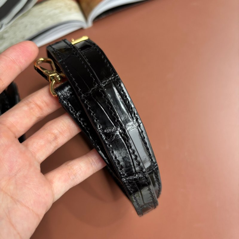 特殊皮革 超甜割愛::LOUIS VUITTON:: LV MINI CAPUCINES 黑色鱷魚皮金釦手提斜背兩用包-24