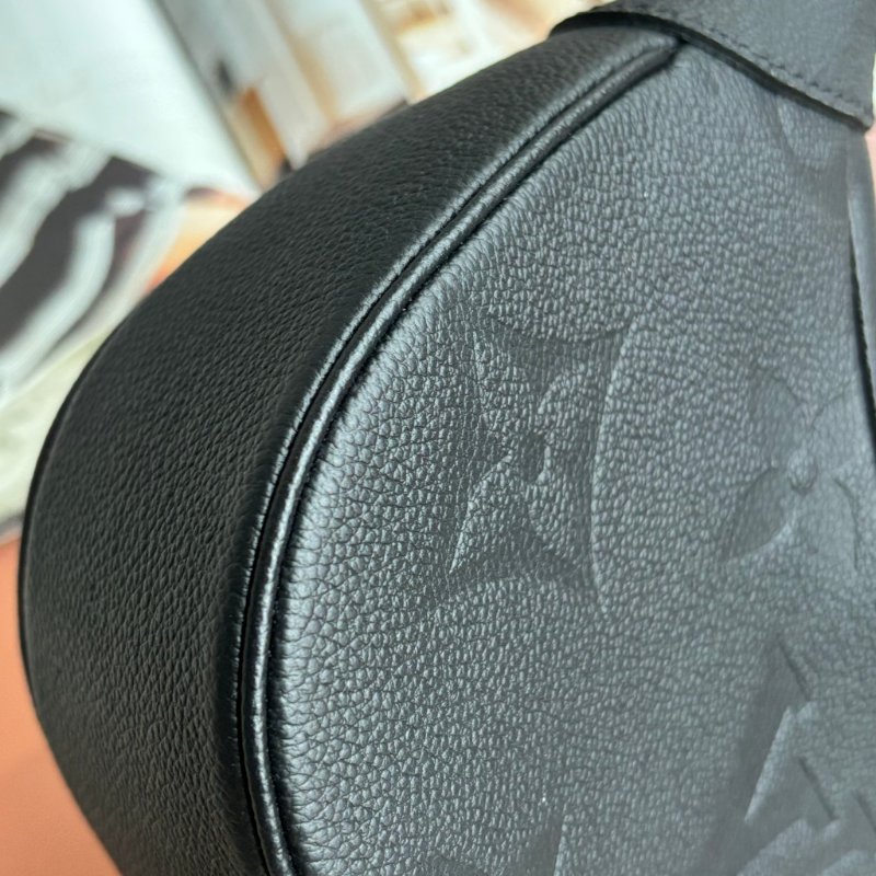 絕版商品 專櫃斷貨::LOUIS VUITTON:: LV Bagatelle M46002 黑色壓紋肩背包 手提包-4