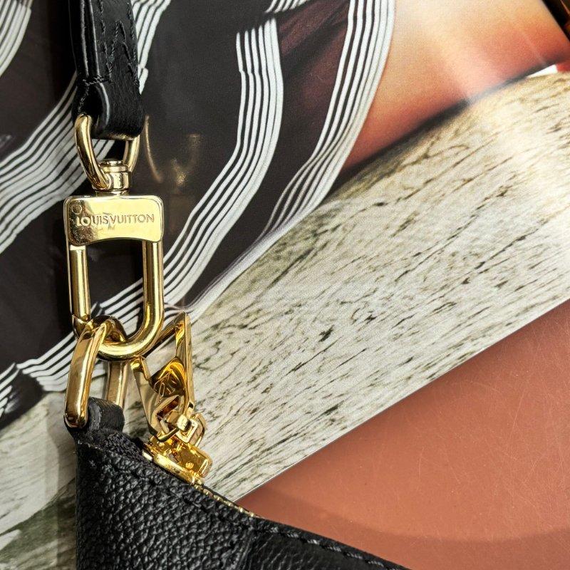 絕版商品 專櫃斷貨::LOUIS VUITTON:: LV Bagatelle M46002 黑色壓紋肩背包 手提包-12