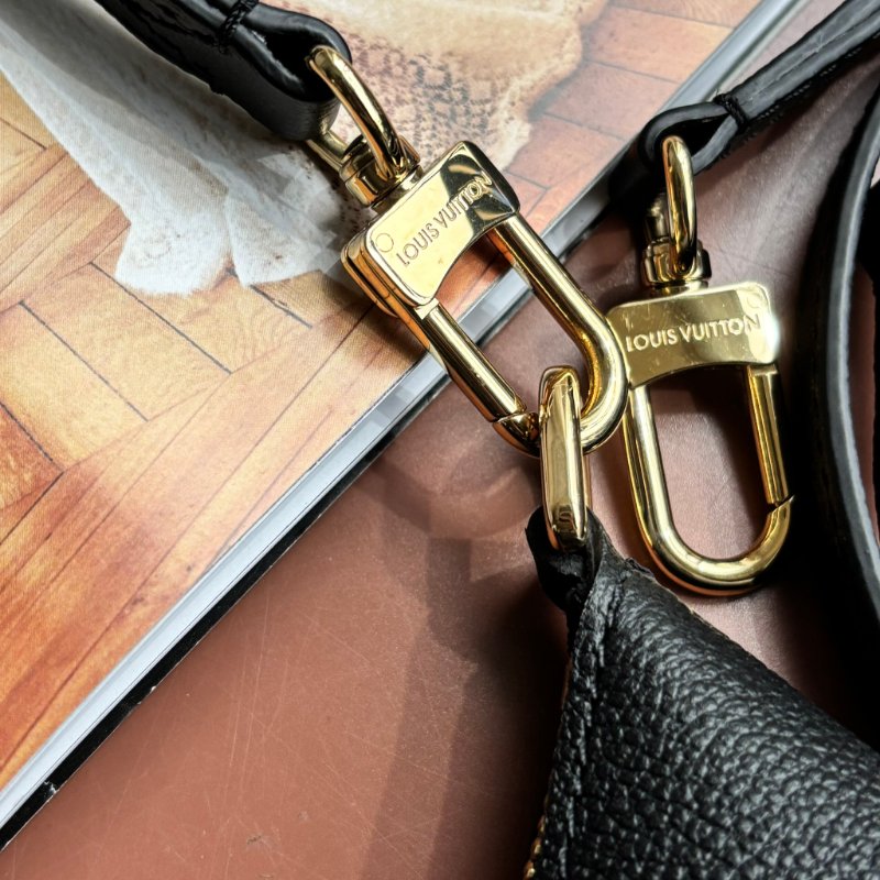 絕版商品 專櫃斷貨::LOUIS VUITTON:: LV Bagatelle M46002 黑色壓紋肩背包 手提包-13