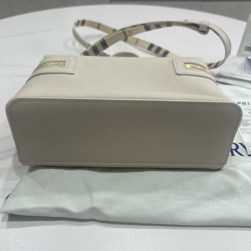 Burberry Bloomsbury 化妝包 盒子包 淺米色-3