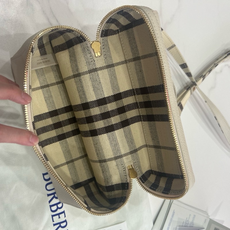 Burberry Bloomsbury 化妝包 盒子包 淺米色-4