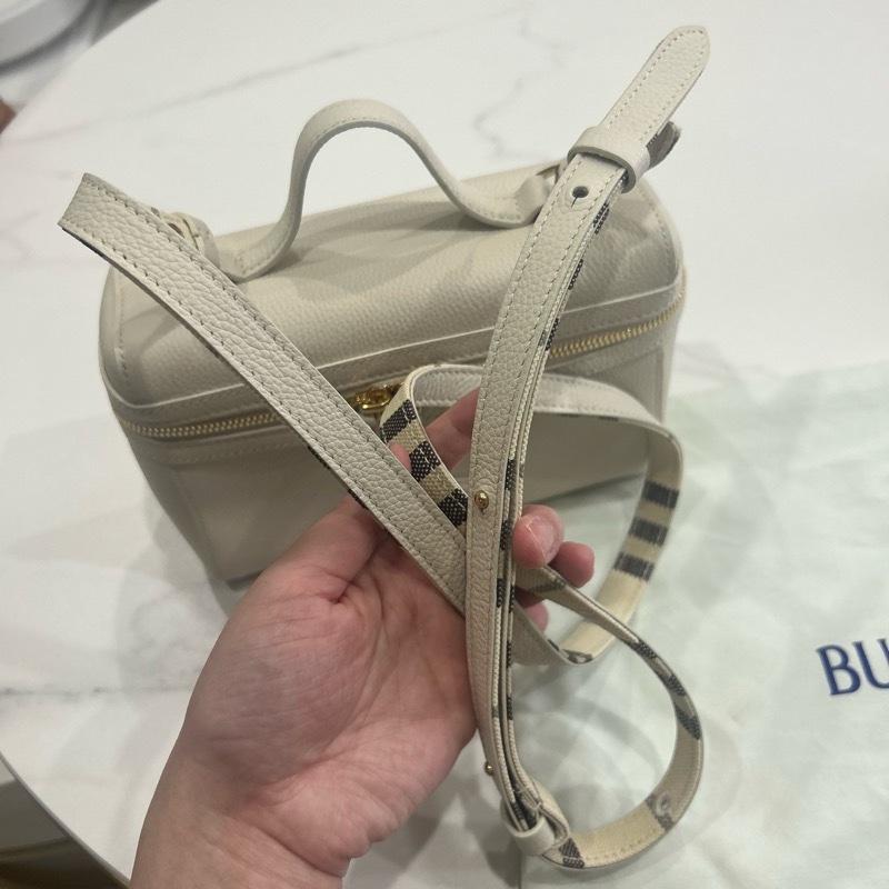 Burberry Bloomsbury 化妝包 盒子包 淺米色-6