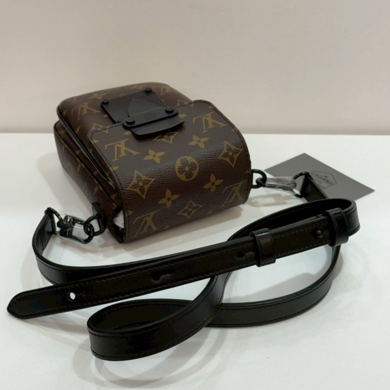 LV 斜背包/側背包 M81522 85成新-12