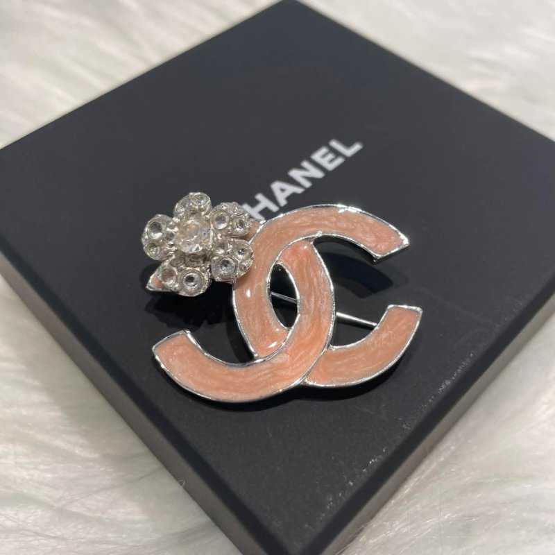 CHANEL 砝瑯雙C水鑽花朵胸珍-1