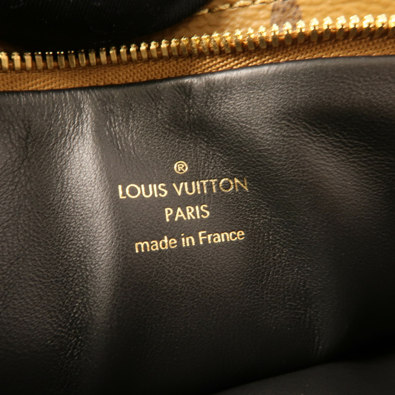 LOUIS VUITTON Mono-Reverse Pochette LV3肩背袋-7